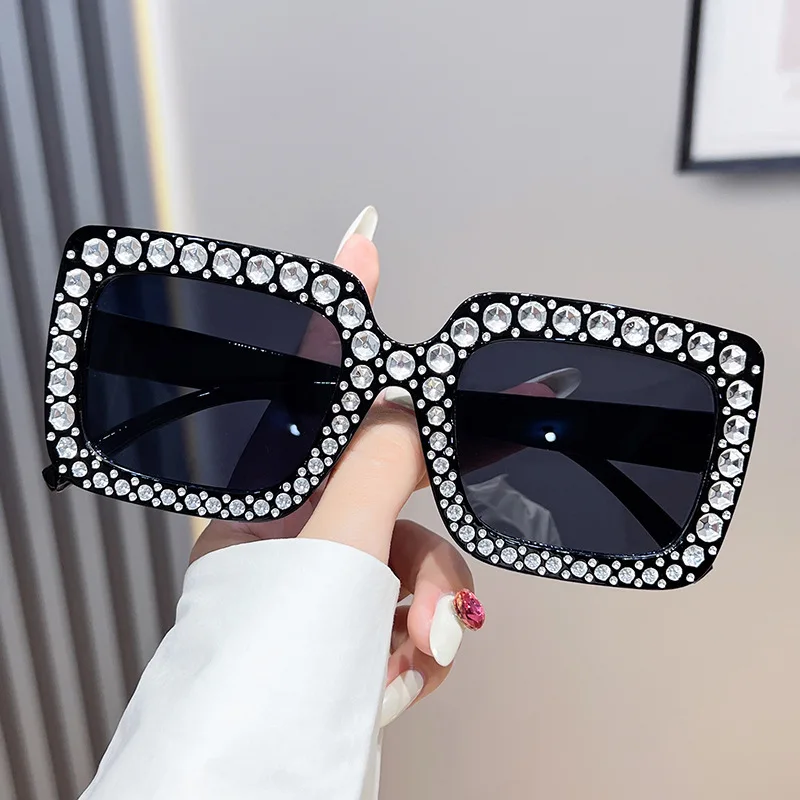 Photography Framing - Women's large-frame diamond-encrusted fashion sunglasses, suitable